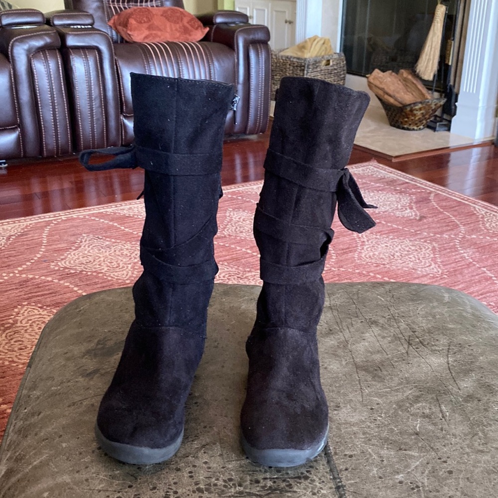 Girls size 2 suede mid calf boots in black